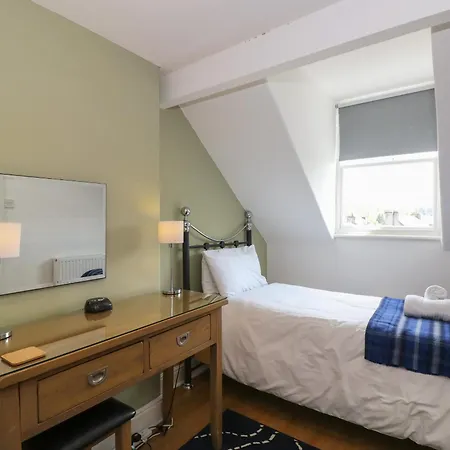 Baystones Apartment *